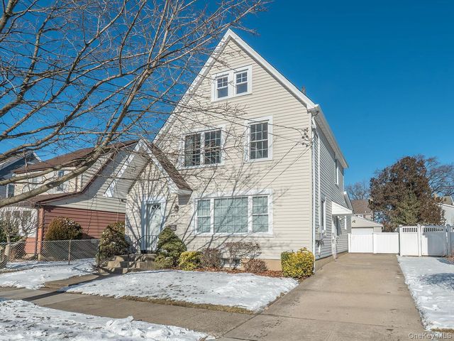 25 Princeton Street, Williston Park, NY 11596