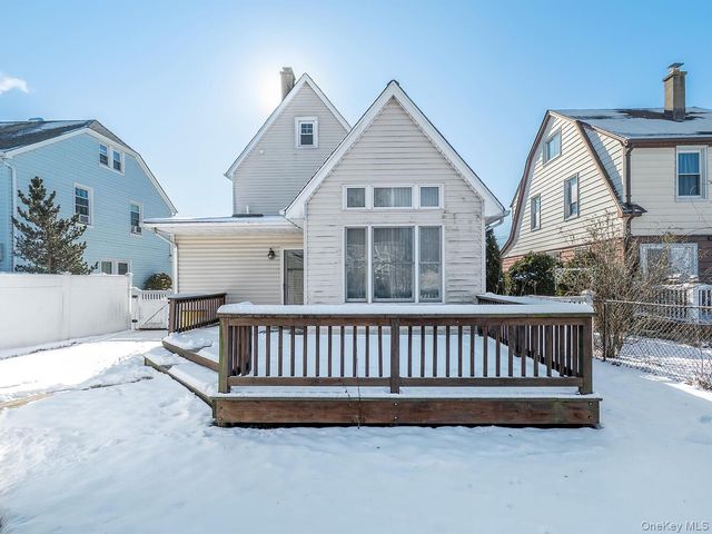 25 Princeton Street, Williston Park, NY 11596