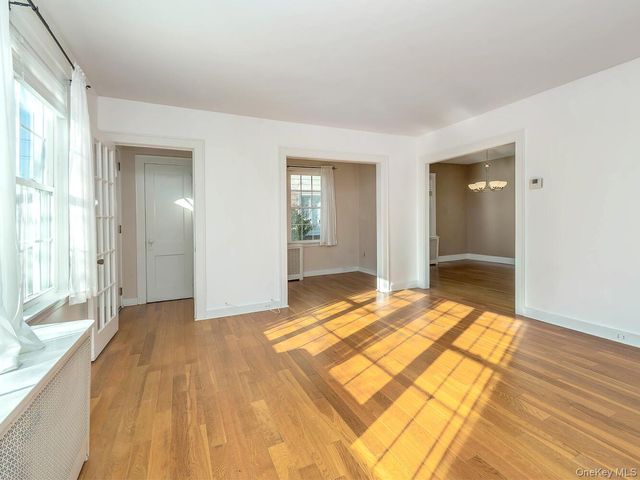 25 Princeton Street, Williston Park, NY 11596