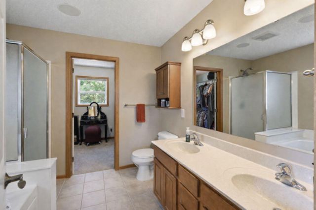 969 Creekwood Drive N, Champlin, MN 55316