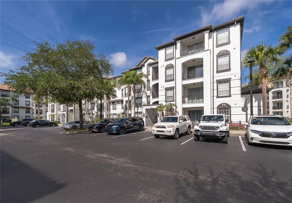 Image 2 of property listing at 4102 BREAKVIEW DRIVE 40203, Orlando, FL 32819