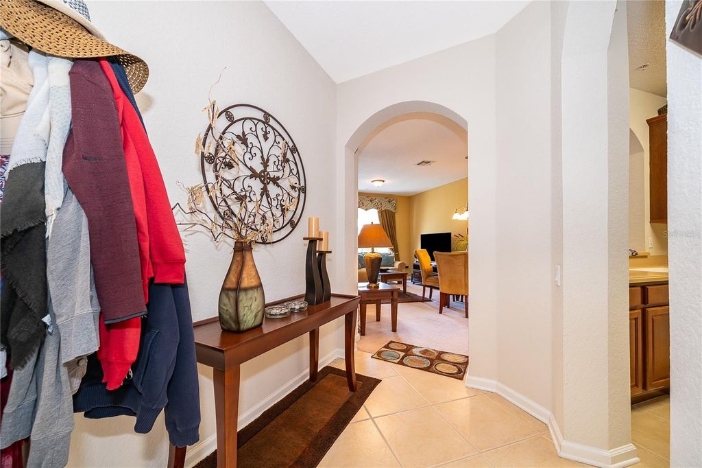 Image 16 of property listing at 4102 BREAKVIEW DRIVE 40203, Orlando, FL 32819