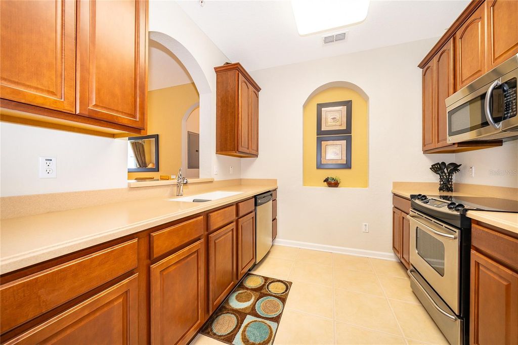 Image 18 of property listing at 4102 BREAKVIEW DRIVE 40203, Orlando, FL 32819