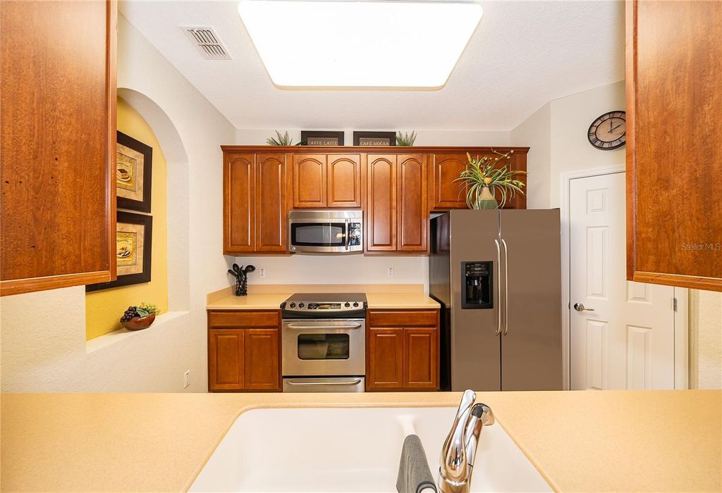 Image 19 of property listing at 4102 BREAKVIEW DRIVE 40203, Orlando, FL 32819