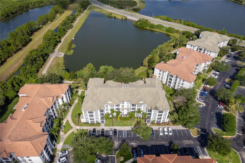 Image 3 of property listing at 4102 BREAKVIEW DRIVE 40203, Orlando, FL 32819
