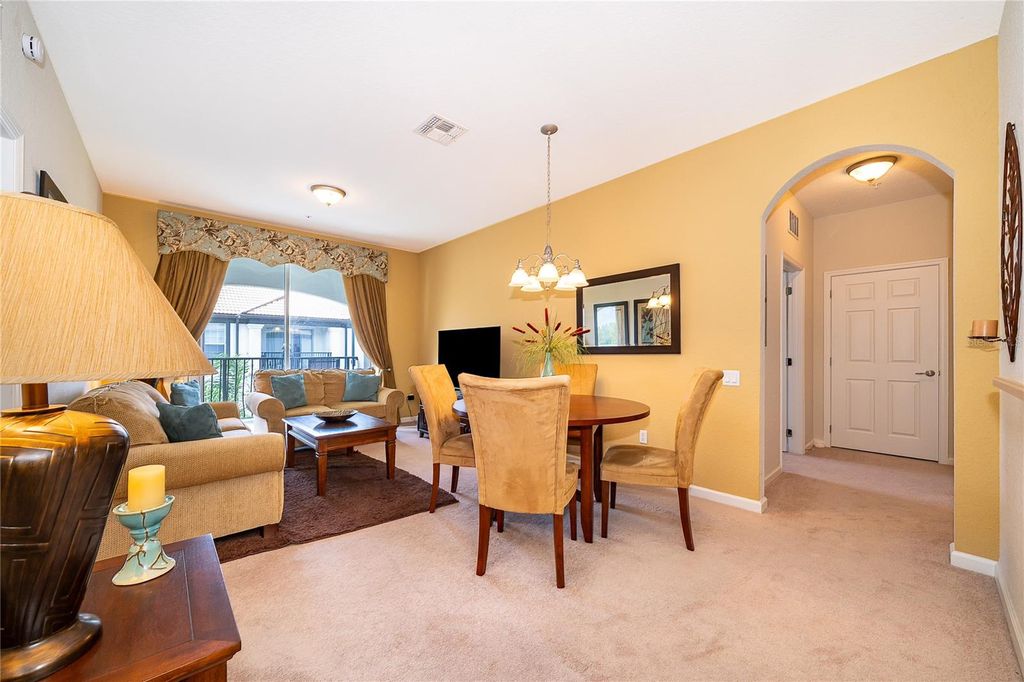 Image 21 of property listing at 4102 BREAKVIEW DRIVE 40203, Orlando, FL 32819