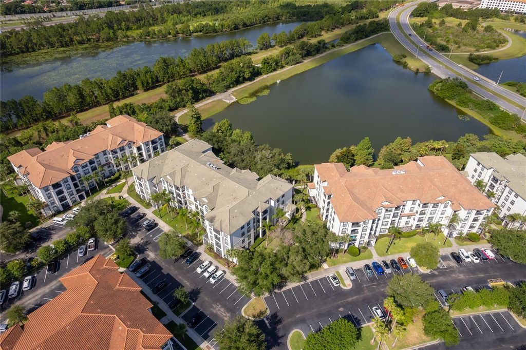 Image 4 of property listing at 4102 BREAKVIEW DRIVE 40203, Orlando, FL 32819