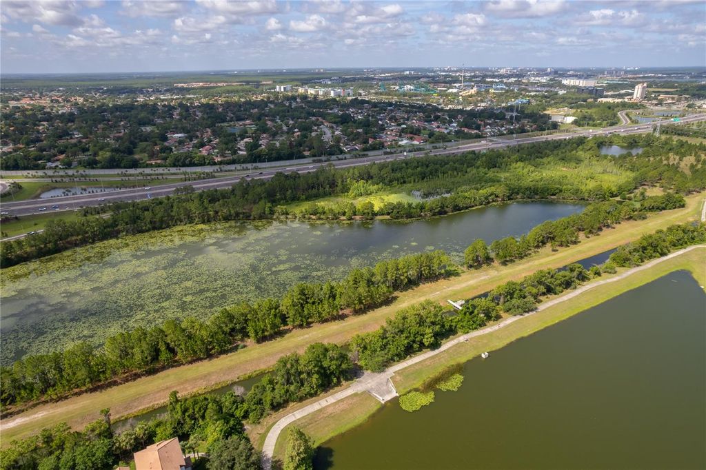 Image 35 of property listing at 4102 BREAKVIEW DRIVE 40203, Orlando, FL 32819
