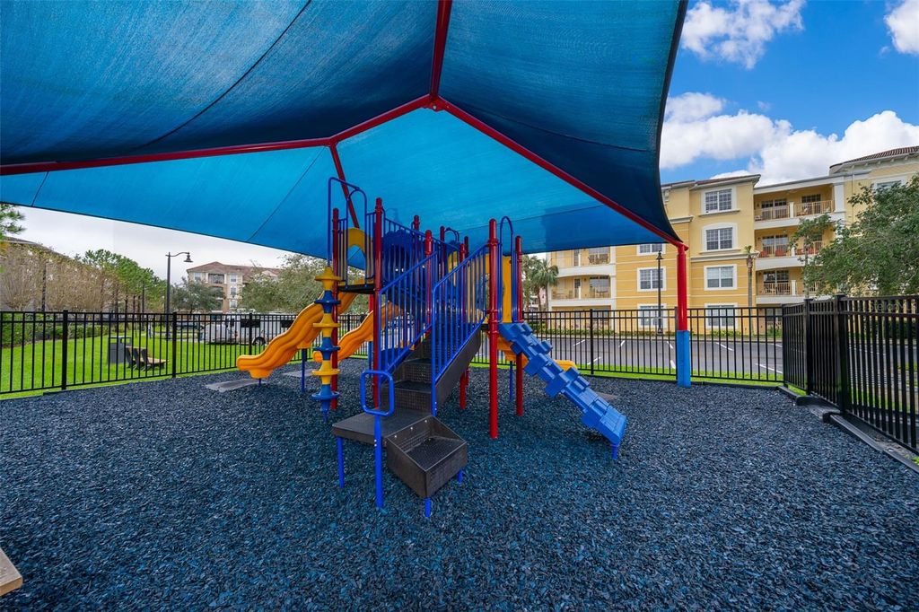 Image 37 of property listing at 4102 BREAKVIEW DRIVE 40203, Orlando, FL 32819