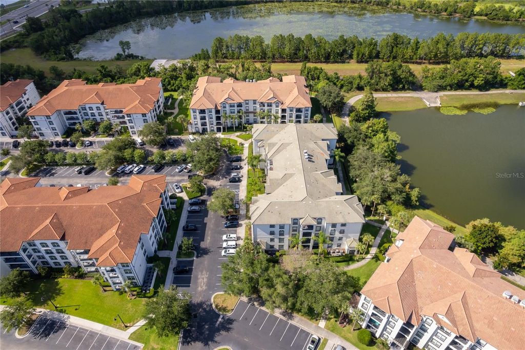 Image 5 of property listing at 4102 BREAKVIEW DRIVE 40203, Orlando, FL 32819