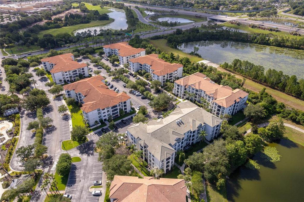 Image 6 of property listing at 4102 BREAKVIEW DRIVE 40203, Orlando, FL 32819