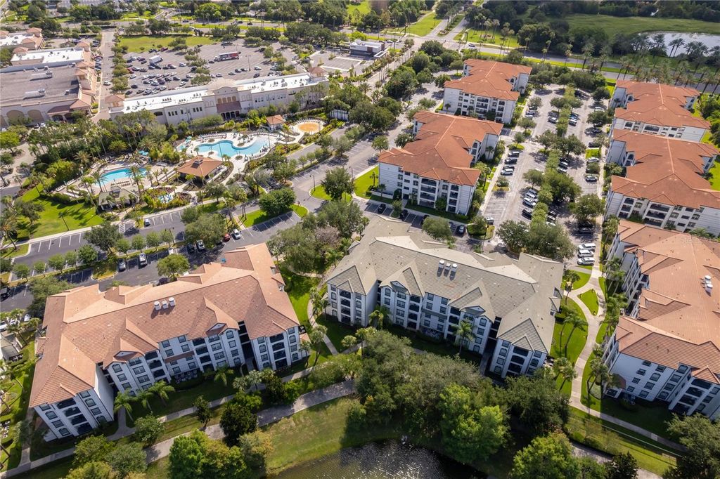 Image 7 of property listing at 4102 BREAKVIEW DRIVE 40203, Orlando, FL 32819