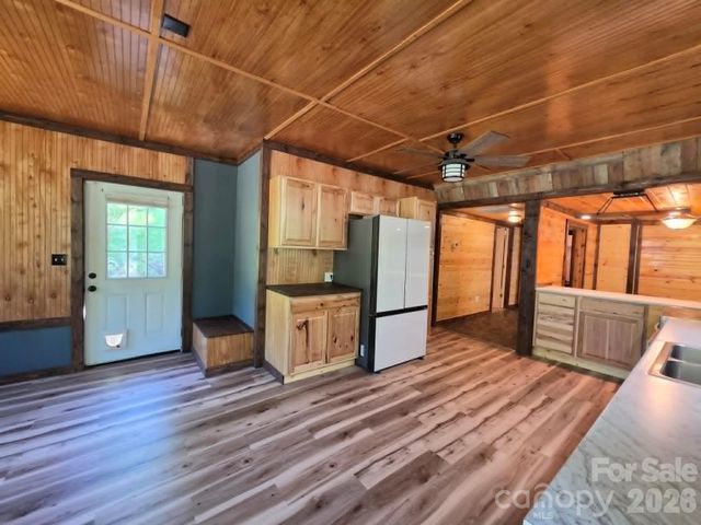 92 Buchanan Drive, Bakersville, NC 28705