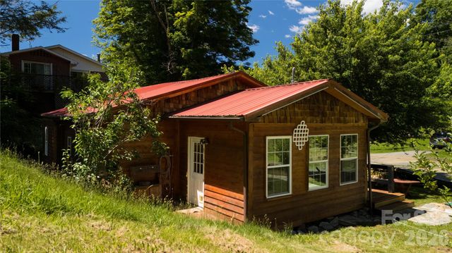 92 Buchanan Drive, Bakersville, NC 28705