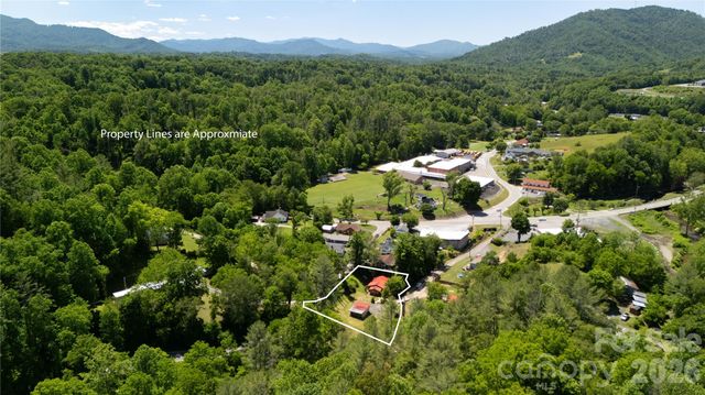 92 Buchanan Drive, Bakersville, NC 28705