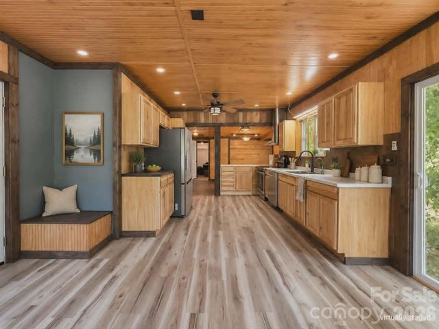 92 Buchanan Drive, Bakersville, NC 28705