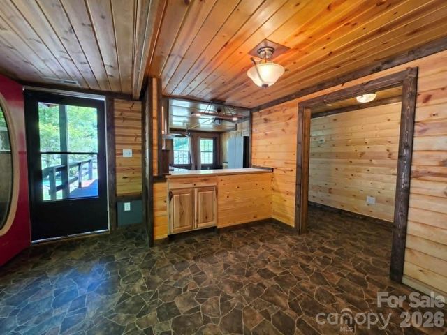 92 Buchanan Drive, Bakersville, NC 28705