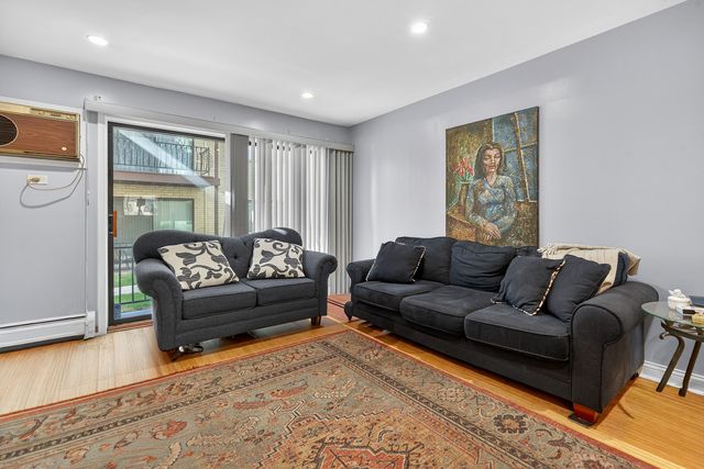 7218 W Wrightwood Avenue 111, Elmwood Park, IL 60707