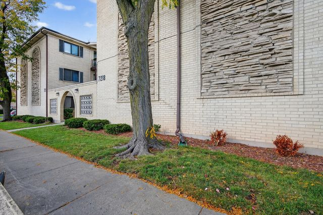 7218 W Wrightwood Avenue 111, Elmwood Park, IL 60707
