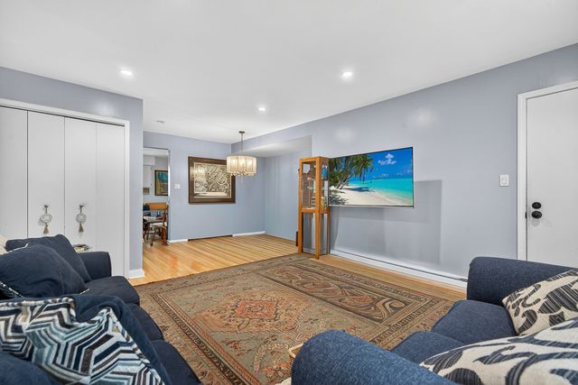 7218 W Wrightwood Avenue 111, Elmwood Park, IL 60707