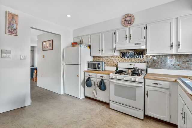 7218 W Wrightwood Avenue 111, Elmwood Park, IL 60707