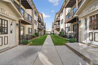 7218 W Wrightwood Avenue 111, Elmwood Park, IL 60707