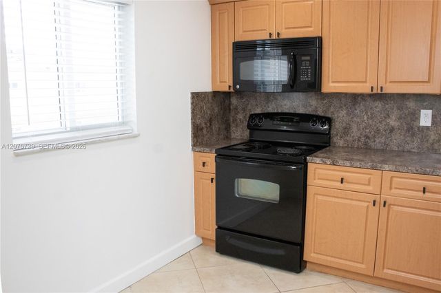 7860 Camino Real L-406, Miami, FL 33143