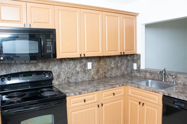 7860 Camino Real L-406, Miami, FL 33143