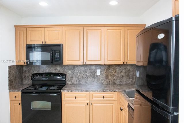 7860 Camino Real L-406, Miami, FL 33143
