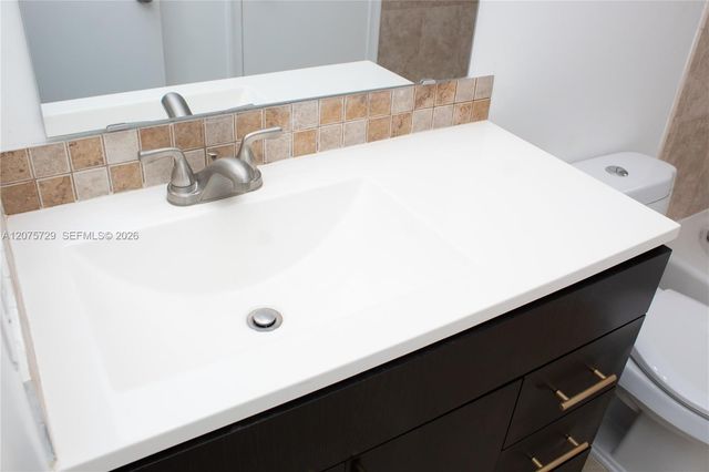 7860 Camino Real L-406, Miami, FL 33143