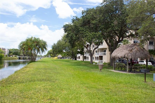 7860 Camino Real L-406, Miami, FL 33143