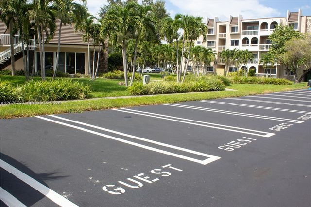 7860 Camino Real L-406, Miami, FL 33143