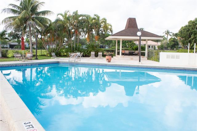 7860 Camino Real L-406, Miami, FL 33143