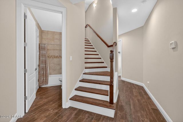 1806 Glenwood Oaks Lane, Deland, FL 32720