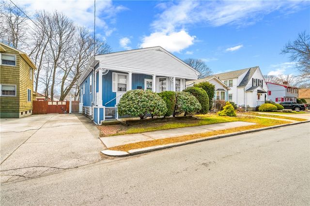 30 Naples Avenue, Providence, RI 02908