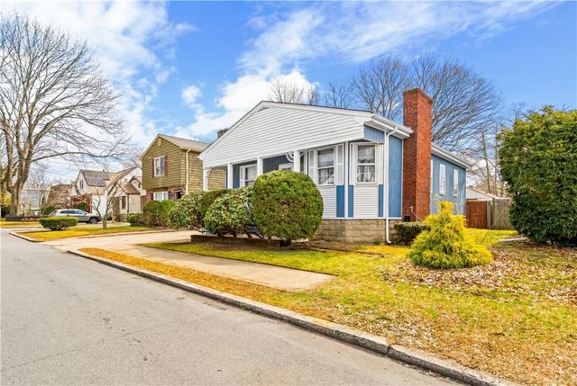 30 Naples Avenue, Providence, RI 02908