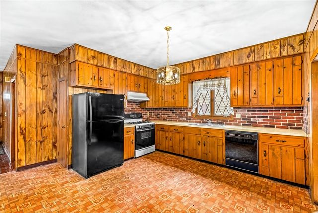 30 Naples Avenue, Providence, RI 02908