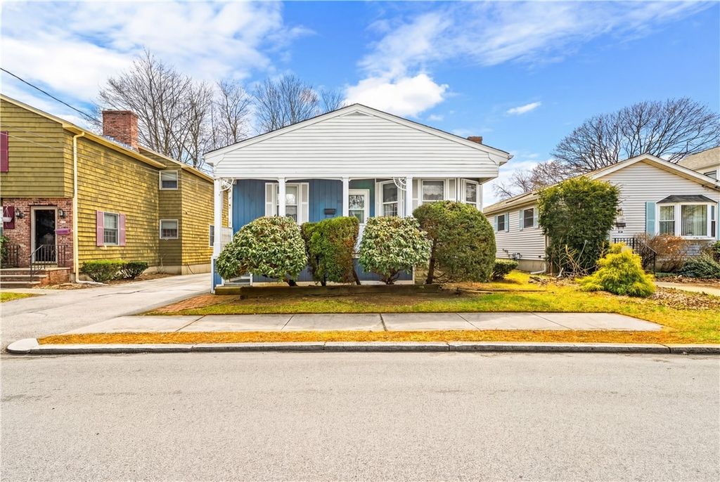 30 Naples Avenue, Providence, RI 02908