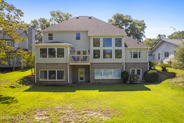 512 Medcalf Drive SW, Sunset Beach, NC 28468