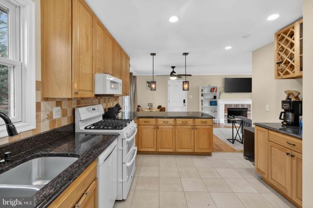 6803 JACKIE DENEESE CT, Springfield, VA 22152