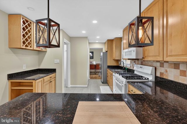 6803 JACKIE DENEESE CT, Springfield, VA 22152