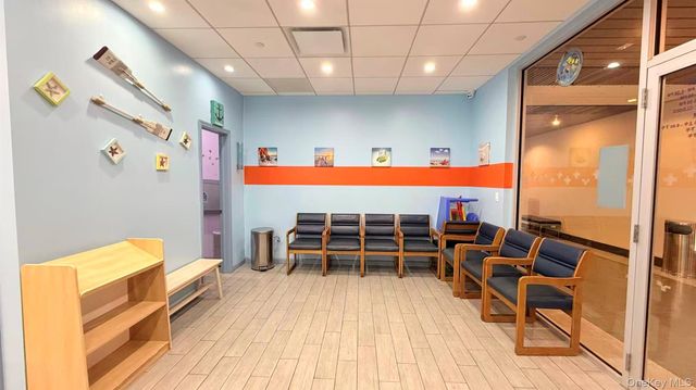 131-07 40th Road E33, Flushing, NY 11354