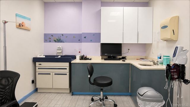 131-07 40th Road E33, Flushing, NY 11354