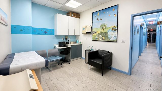 131-07 40th Road E33, Flushing, NY 11354