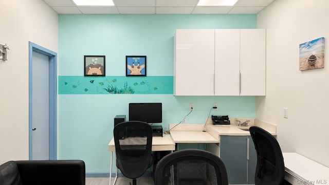131-07 40th Road E33, Flushing, NY 11354