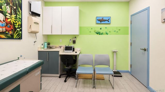 131-07 40th Road E33, Flushing, NY 11354