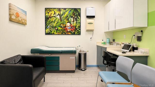 131-07 40th Road E33, Flushing, NY 11354