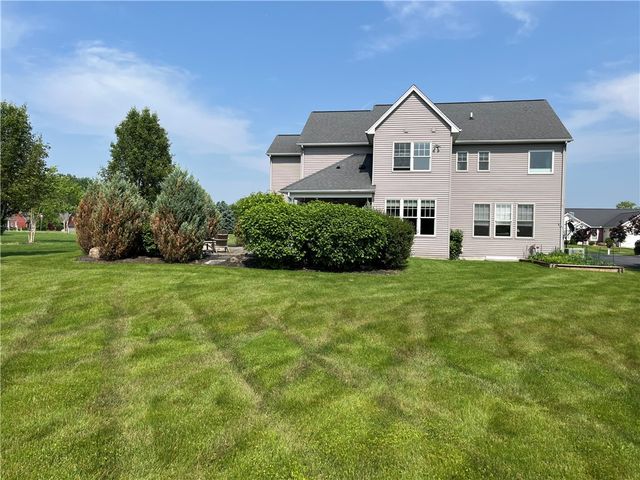 29 Copper Beech Run, Perinton, NY 14450