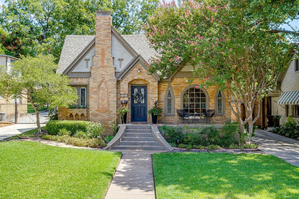 2209 Tremont Avenue, Fort Worth, TX 76107 — exterior