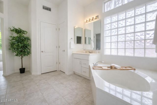 1210 E WESTCHESTER Drive, Chandler, AZ 85249